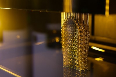 与阿迪达斯一同前往4D打印工厂,见证4D技术的无限可能性