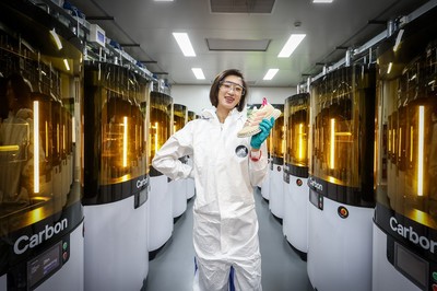 与阿迪达斯一同前往4D打印工厂,见证4D技术的无限可能性