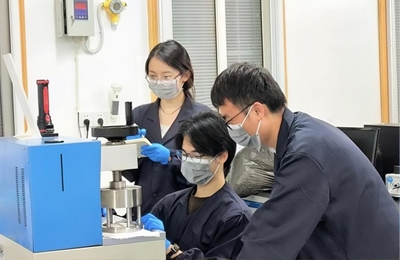 攻克世界难题，中国自主研发出无氟冲锋衣面料